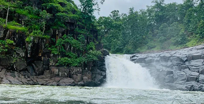 Jhingariya Waterfall near Tamia